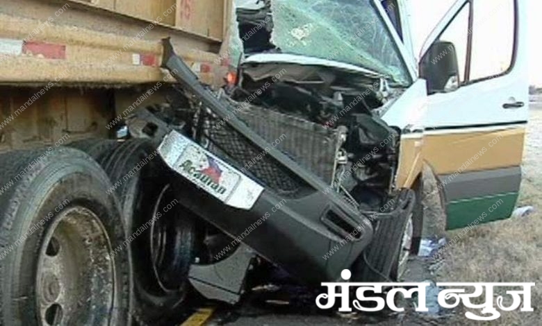 ambulance-truck-accident-amravati-mandal