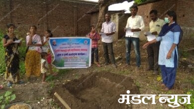 girl-teaching-the-farmer-amravati-mandal