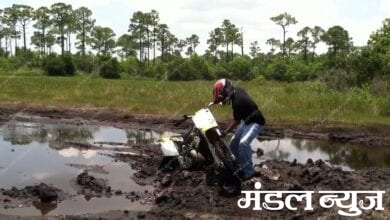 stuck-bike-in-mud-amravati-mandal