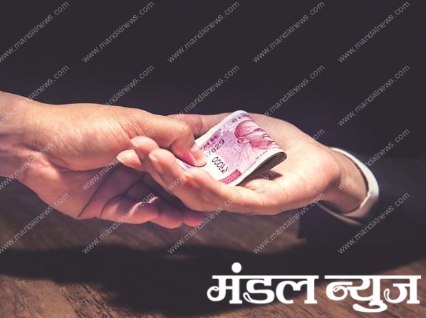 Caught-taking-bribe-amravati-mandal
