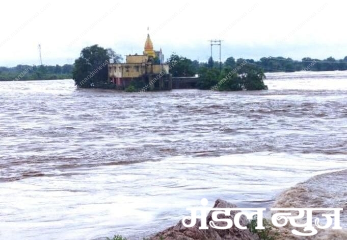 narasimha-temple-surrounded-by-flood-amravati-mandal