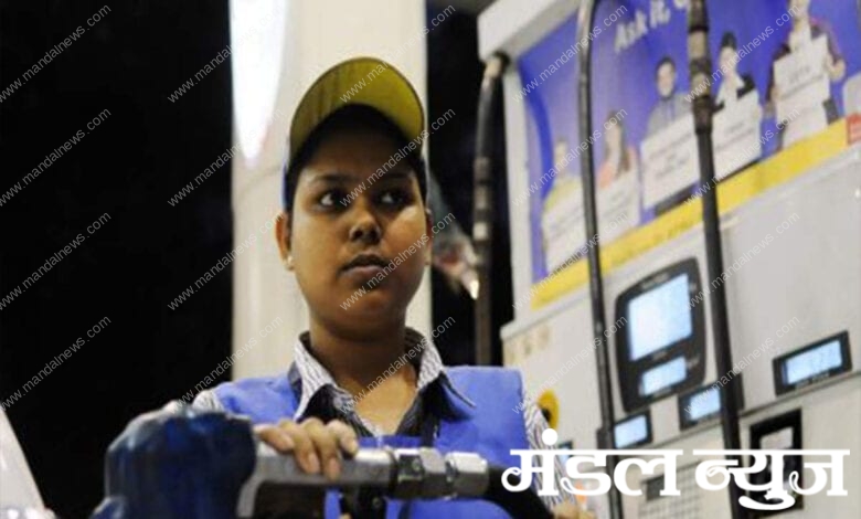 girls-on-petrol-pump-amravati-mandal