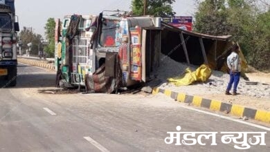 truck-overturned-amravati-mandal