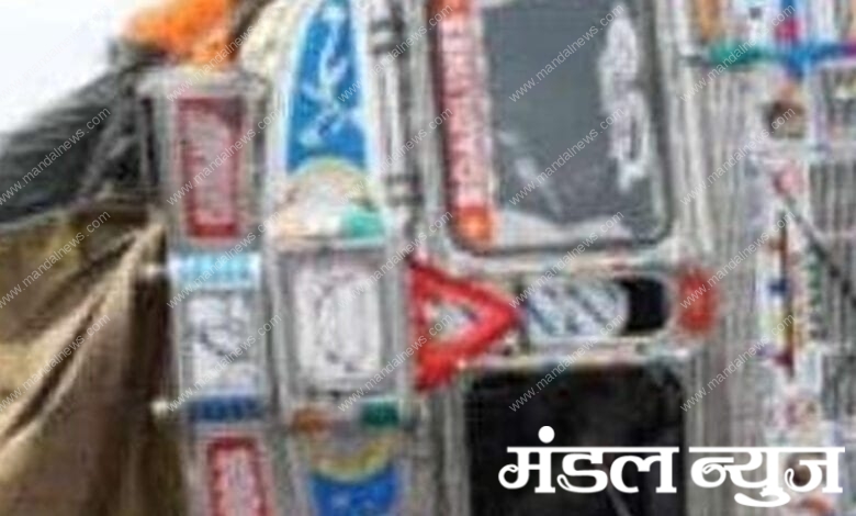 truck-overturned-amravati-mandal