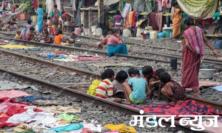 railway-track-slum-amravati-mandal