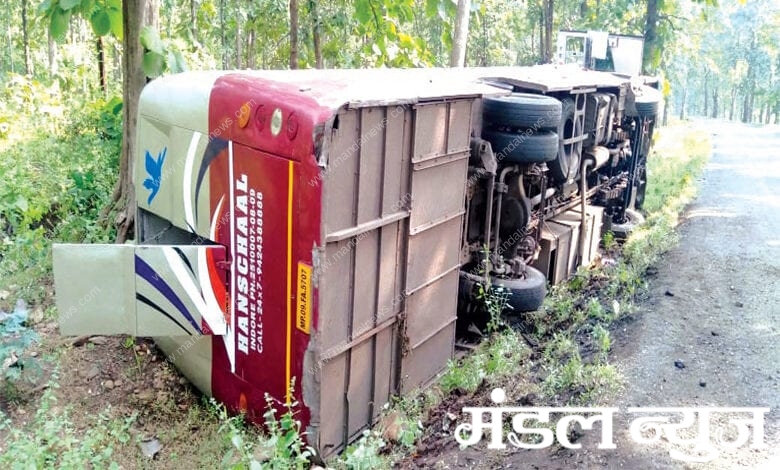 Bus-Flipped-Amravati-Mandal