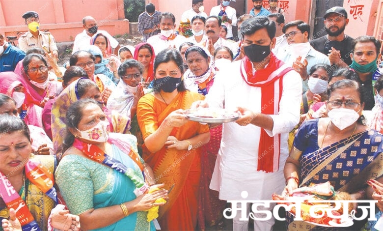 Rana-Couple-Visited-Mandir-Amravati-Mandal