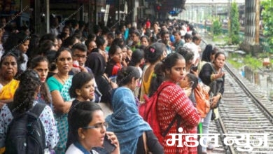women_local_train_amravati-mandal