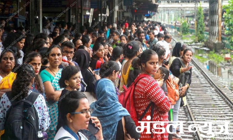 women_local_train_amravati-mandal