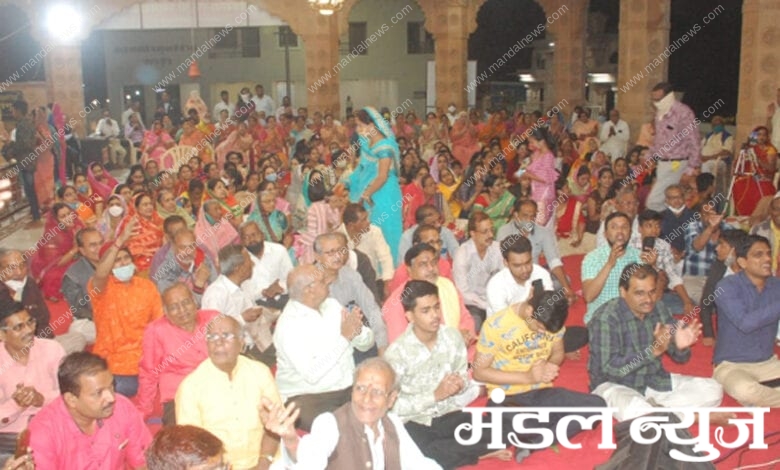 Bhajan-evening-amravati-mandal