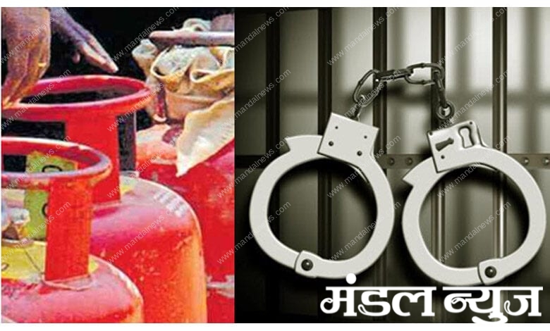 Gas-refilling-arrested-amravati-mandal