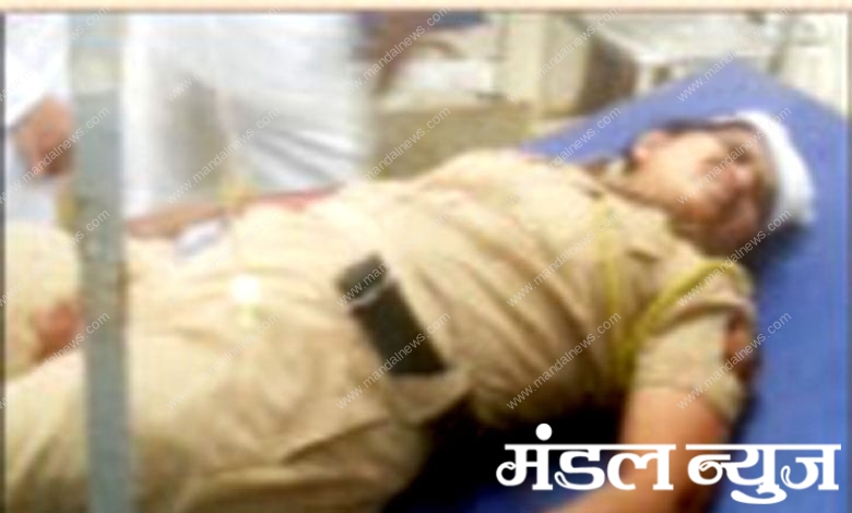 Woman-police-injured-amravati-mandal