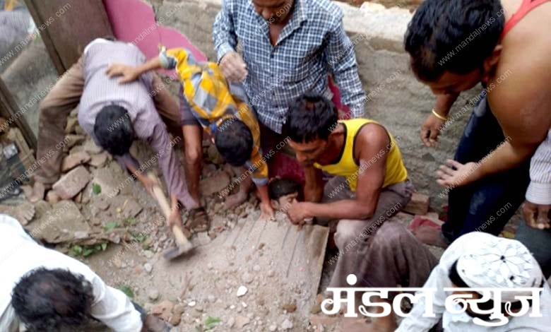 Wall-Collapsed-amravati-mandal