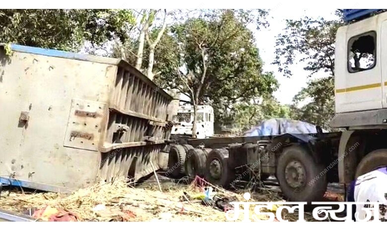 Truck's-Coal-Fell-on-the-Hut-amravati-mandal